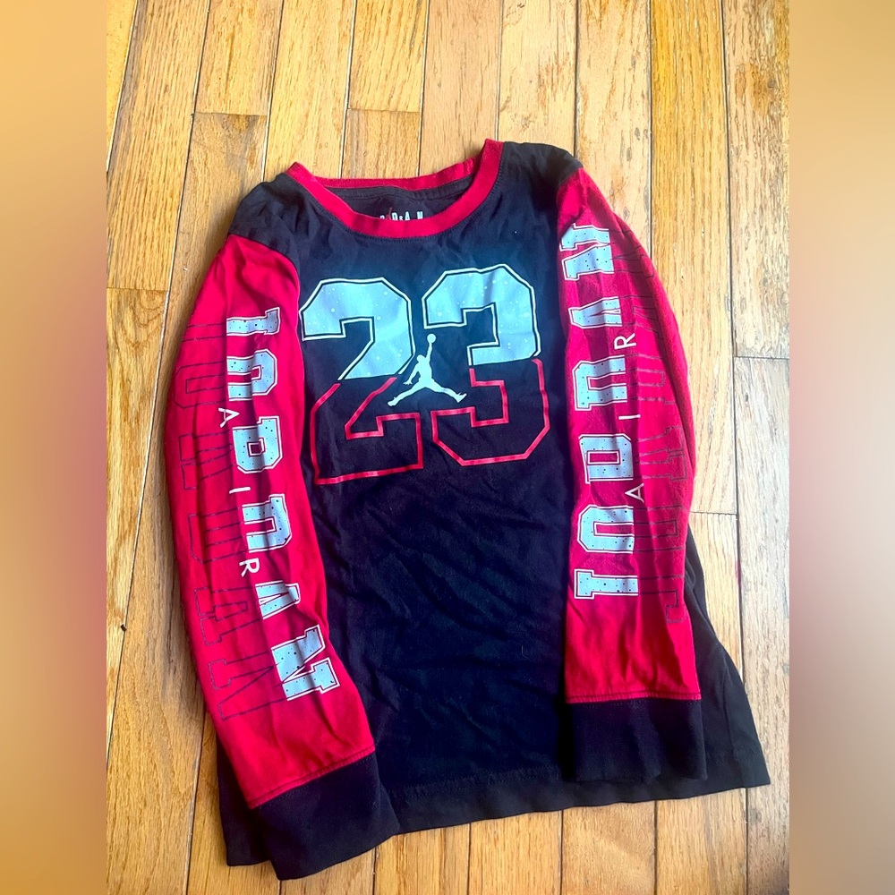 Jordan #23 Long-Sleeve Graphic Logo Tee in Black & Red Boys' Sz 7 L (6-7 Years)